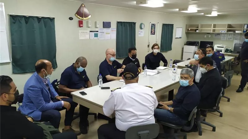 شركة الإنقاذ الهولندية SMIT تشيد بالإجراءات التي اتخذتها الهيئة لتعويم السفينة الجانحة