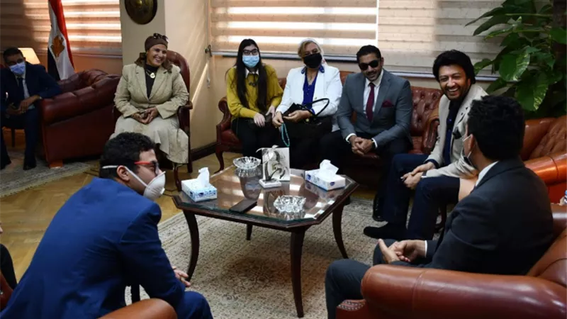وزير الرياضة يُكرم بطل سباحة الغوص محمد كرم وبطل القفز يحيي قنديل من أصحاب الهمم