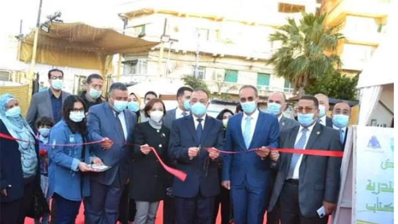 الحاج على يفتتح معرض اسكندرية للكتاب نيابة عن وزيرة الثقافة