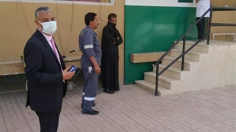 رئيس جامعة جنوب الوادى يرفض تخطى الطابور لصرف راتبه