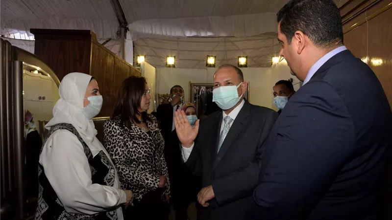 وزيرة التضامن ومحافظا أسيوط ودمياط يفتتحون معرض 