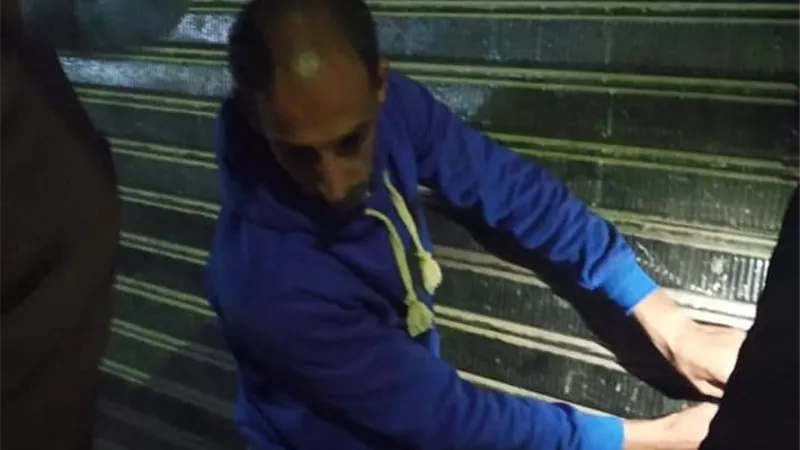 غلق وتشميع ٣ محلات مخالفة بالخانكة..في حملة اشغالات ليليه