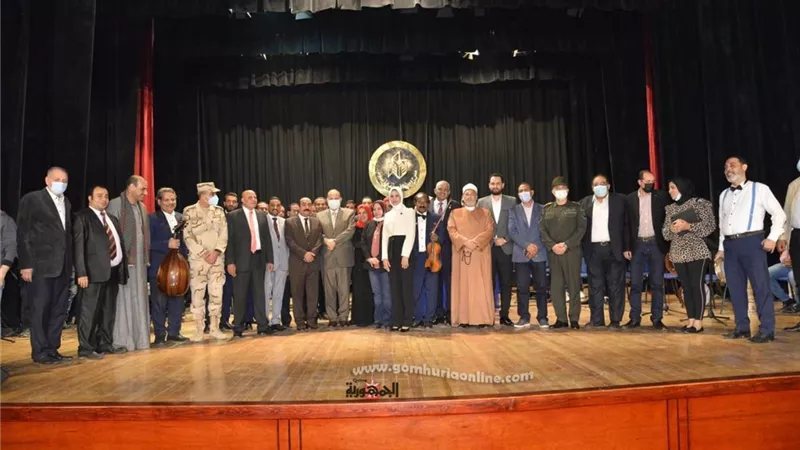 محافظ أسيوط يشهد إحتفالية تكريم أمهات الشهداء بقصر ثقافة أسيوط احتفالًا بعيد الأم ويوم المرأة المصرية