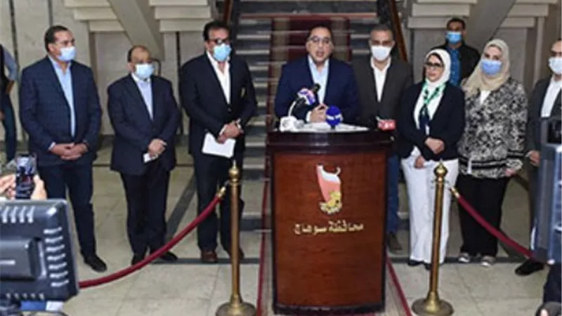 رئيس الوزراء: طائرة لنقل الحالات الحرجة بحادث قطارى سوهاج للقاهرة