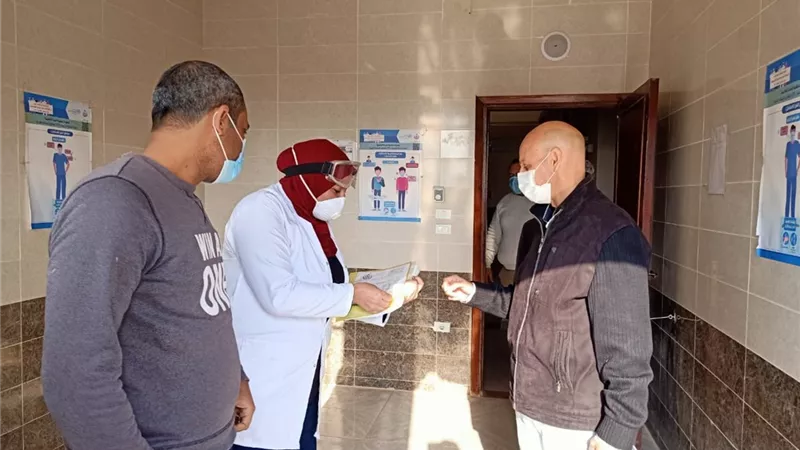 وكيل وزارة الصحة يتفقد سير العمل بمركز الأمراض التنفسية بالعاشر من رمضان