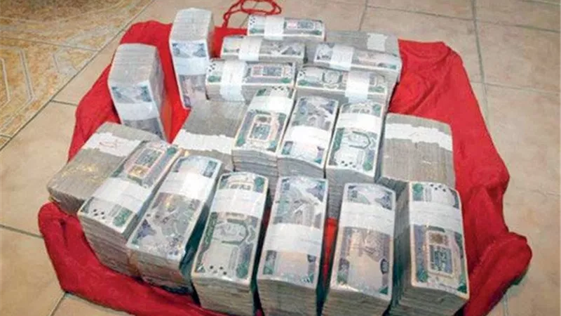 فى واقعه فريدة من نوعها ..القبض على عصابة غسيل أموال بالسعودية ومصادرة 176 مليون ريال بحوزتهم