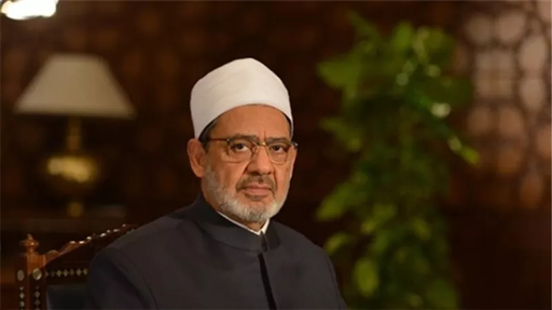 شيخ الأزهر يوجه بصرف 50 ألف جنيه لأسرة المتوفي و25 للمصاب بحادث قطار سوهاج