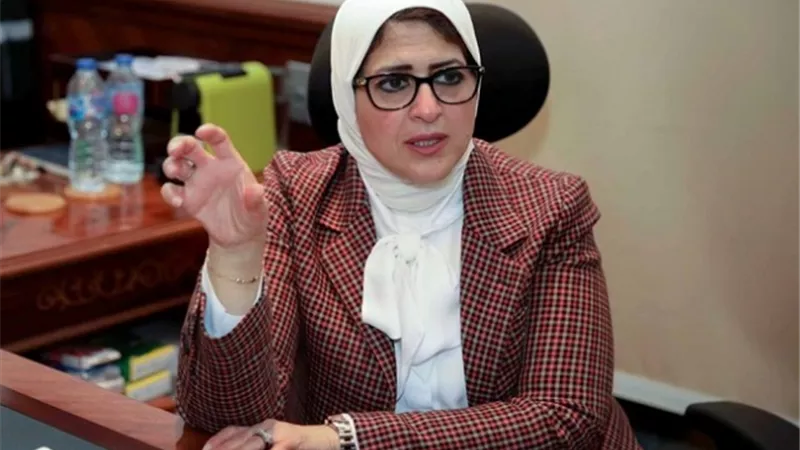 وزيرة الصحة تلتقي ذوي المصابين.. وتؤكد لهم توفير كافة سبل الدعم والرعاية الطبية للمصابين