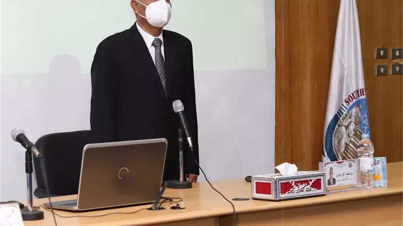 مجلس جامعة جنوب الوادى يقف دقيقة حدادا على أرواح ضحايا حادث قطارى سوهاج