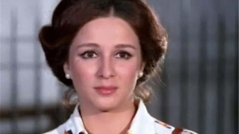 طفلة تثير الجدل على السوشيال ميديا .. والجمهور يشبهها بفنانة شهيرة