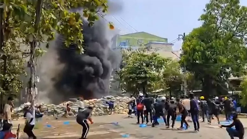 بريطانيا: سنعمل لضمان إيجاد سبيل لعودة الديمقراطية إلى ميانمار