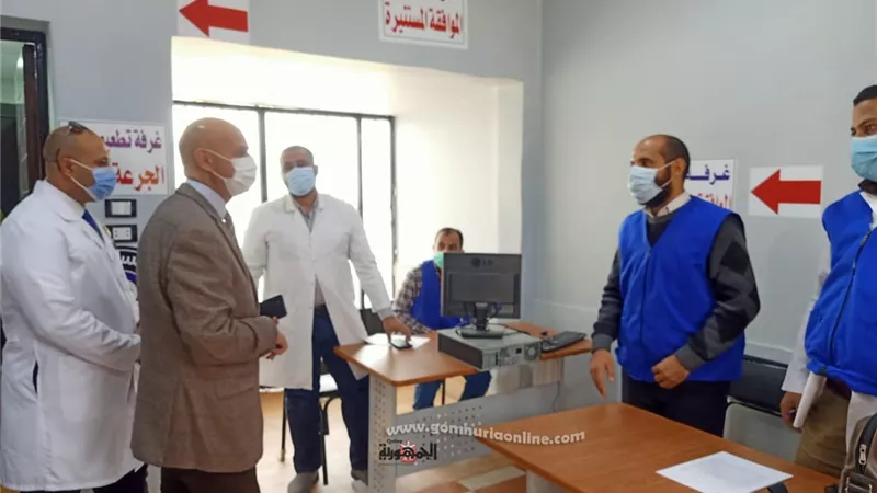 وكيل الصحة بالشرقية يتابع تطعيم المواطنين بلقاح كورونا في مستشفي السعديين
