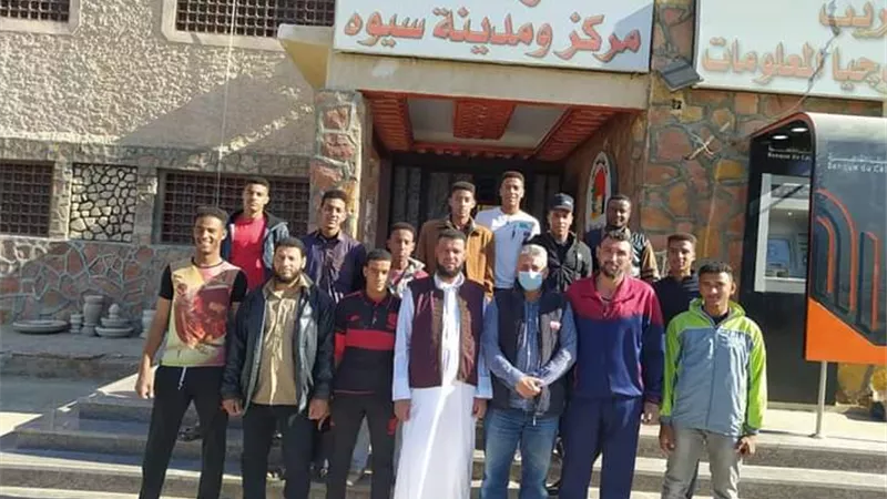 رئيس مدينة سيوة يلتقى فريق سيوة المشارك بالدورى الممتاز المينى فوتبول