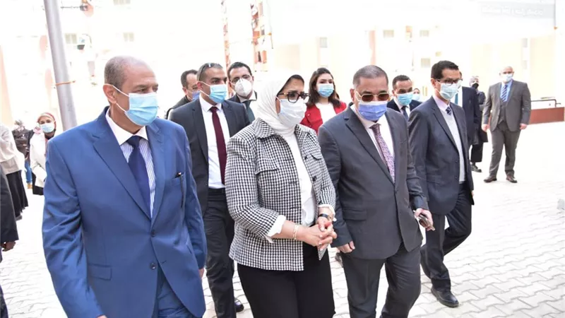 وزيرة الصحة تتفقد غرف وعيادات تلقي لقاح كورونا بمركز طبي حي الأسمرات