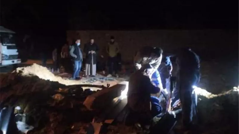 متابعة ميدانية لانقطاع الكهرباء عن بعض ضواحي مدينة سيوة