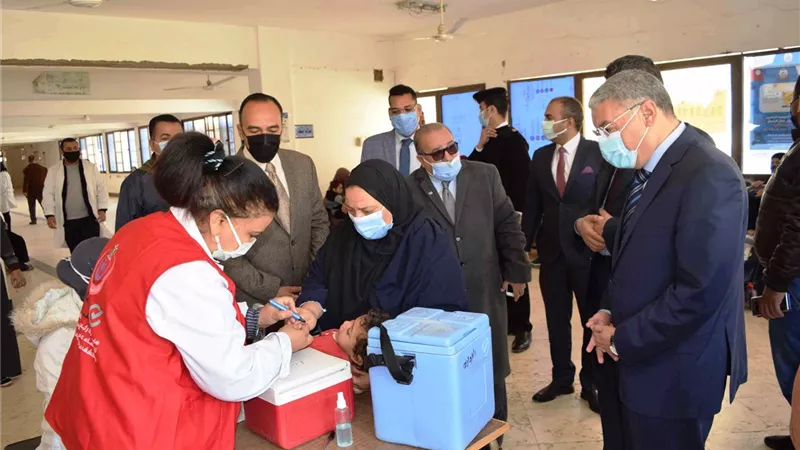 محافظ المنيا يشهد بدء حملة التطعيم ضد شلل الاطفال