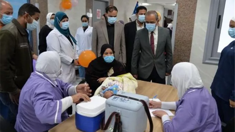 محافظ الإسماعيلية يشهد تطعيمات الجرعة الثانية للحملة القومية ضد شلل الأطفال..صور