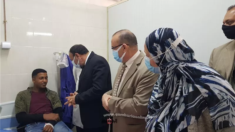 وفد من جامعة الأزهر فرع الوجه القبلي يزور مصابي حادث قطاري سوهاج بمستشفى الإيمان بأسيوط