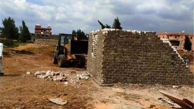 التصدى لحالات البناء على الأرض الزراعية وتطبيق القانون على المخالفين بالشرقية