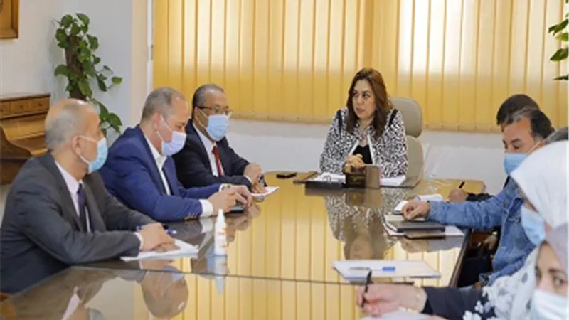 محافظ دمياط تبحث آليات تنفيذ مشروع التطوير الحضري التشاركي وتؤكد رأس البر وعزبة البرج