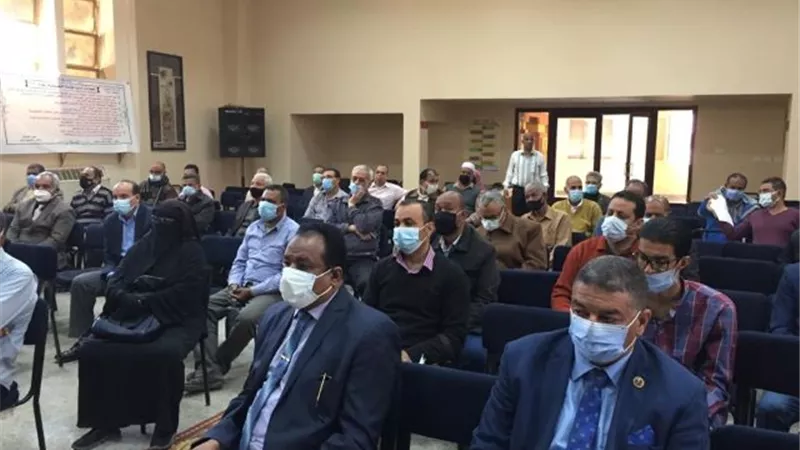 وكيل تعليم قنا يشدد على سرعة تسجيل استمارات طلاب الثانوية العامة والدبلومات..بالصور