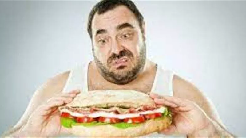 لماذا يشعر مريض السمنة بالجوع أكثر من غيره .. استشارى تغذية تجيب