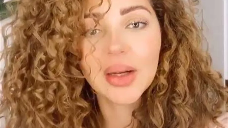 ميريام فارس تخطف الانظار بكاش مايوه.. صور