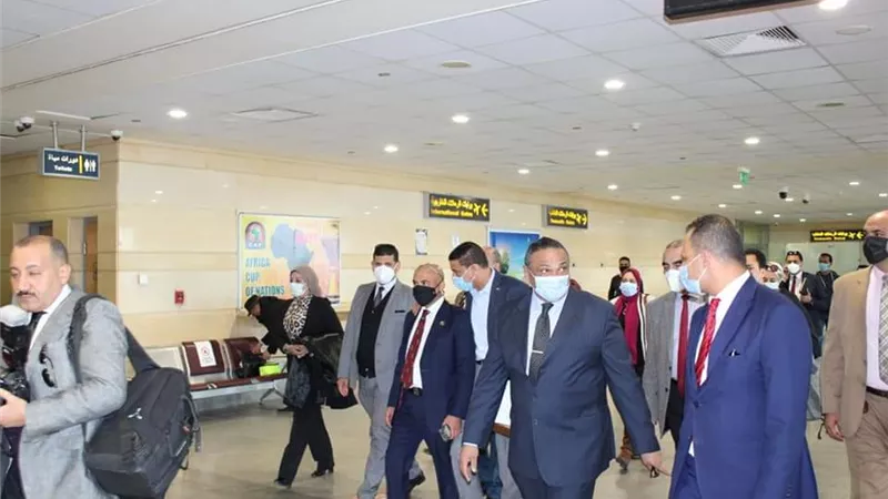 وفد من لجنة السياحة والطيران يتفقد مطار برج العرب للوقوف على المستجدات