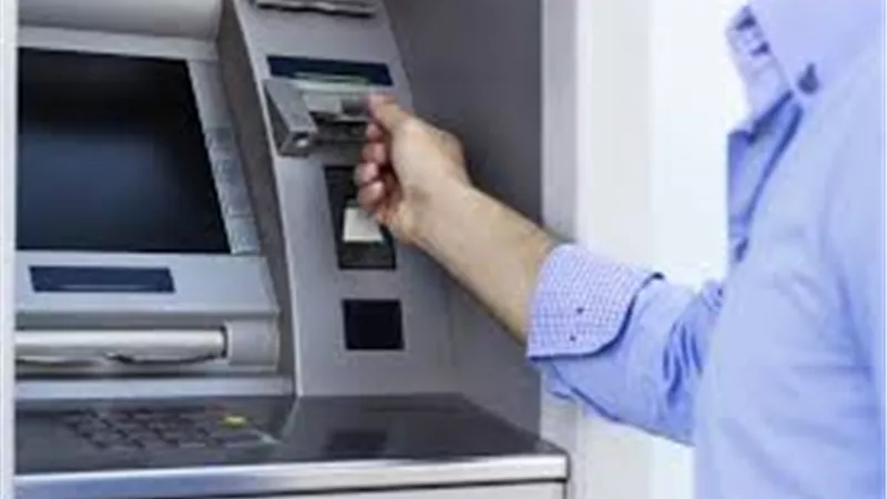 بالفيديو.. كيف تسترد بطاقتك لو ماكينة الصراف الآلي قامت بسحبها؟