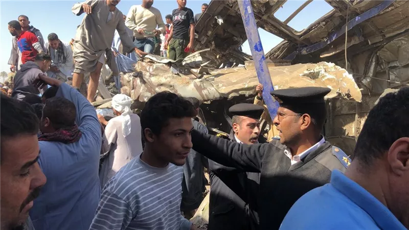 النائب العام يأمر بحبس سائقي قطاري سوهاج ومساعديهما و٤ آخرين