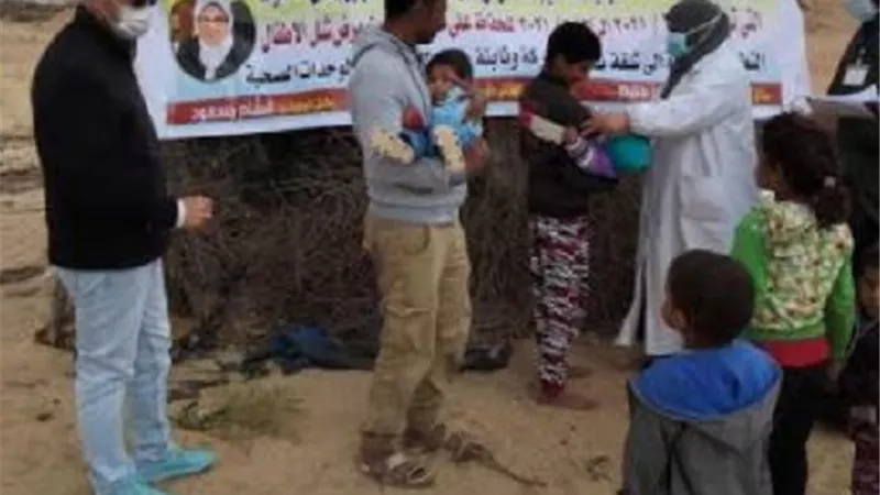 وكيل وزارة الصحة يتابع تطعيم أطفال بدو مدينة الصالحية ضد الشلل ..صور