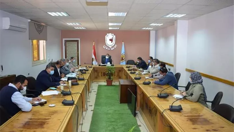 رئيس جامعة سوهاج يجتمع بالشركة الوطنية لمتابعة تنفيذ مشروع مستشفي الجراحات التخصصية..صور
