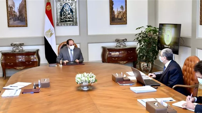 السيسي يوجه بالاسراع في تنفيذ مشروعات إمدادات خطوط التغذية الكهربائية لسيناء
