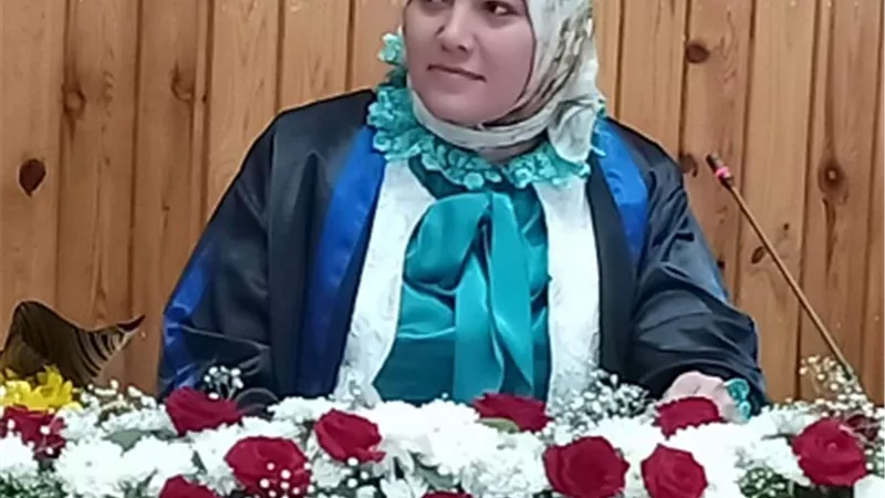 تربية دمياط تمنح نورا درجة الماجستير