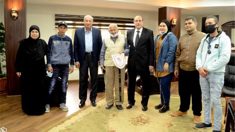 الزمالك يُكرم أقدم مشجعي النادي