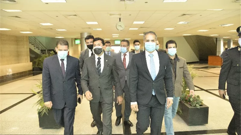 نائب محافظ أسيوط يستقبل وزير الشباب والرياضة بمطار أسيوط الدولي