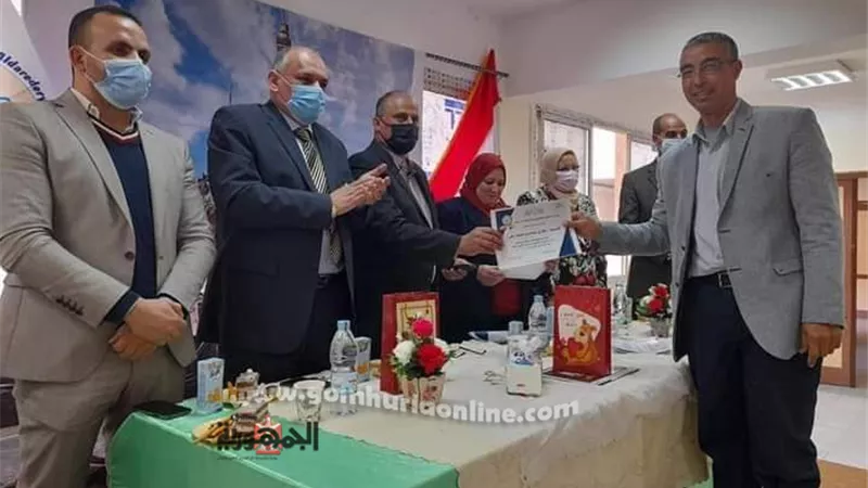 تعليمية العاشر من رمضان تكرم قسم التطوير التكنولوجي لدعمة منظومة التعليم الجديدة