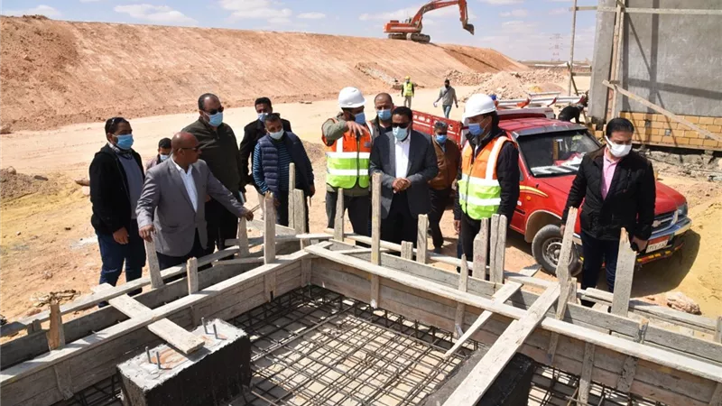 محافظ مطروح يتفقد المدفن الصحى للمخلفات والقمامة بالكيلو ٢٠ طريق مرسي مطروح سيوة