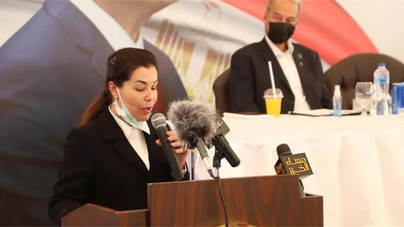 وزير القوى العاملة يسلم ٥٠٠ وثيقة تأمين للعمالة غير المنتظمة بوادي الملاك بالشرقية