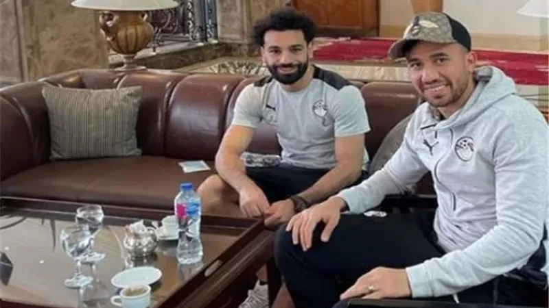 محمد صلاح وتريزيجيه يصلان إنجلترا.. شاهد