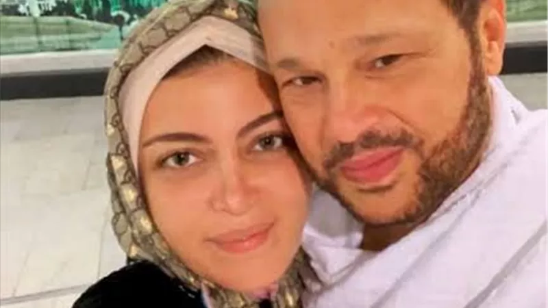 ريهام حجاج برفقة زوجها يؤدون مناسك العمرة