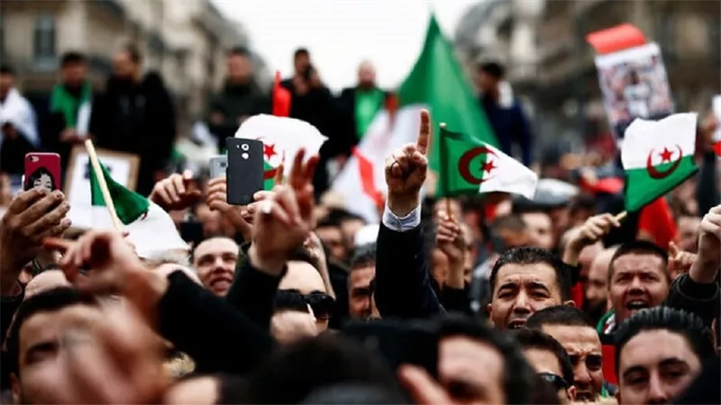 تفكيك خلية إرهابية خططت لاستهداف مسيرات الحراك الشعبي بالجزائر