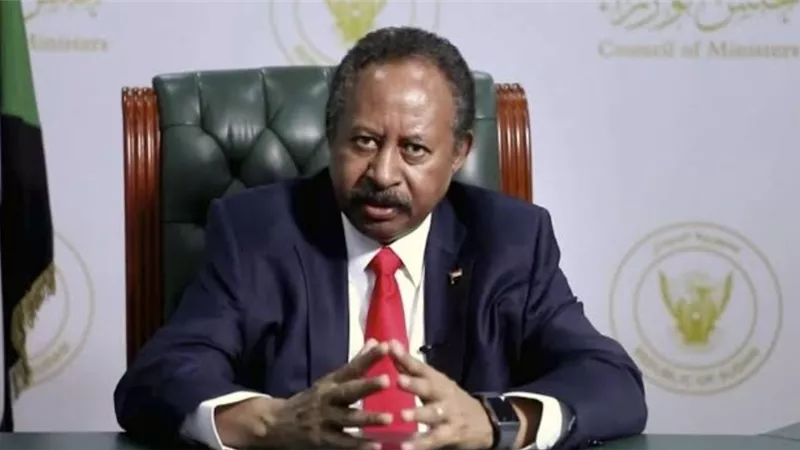 رئيس الوزراء السودانى يتلقى لقاح كورونا