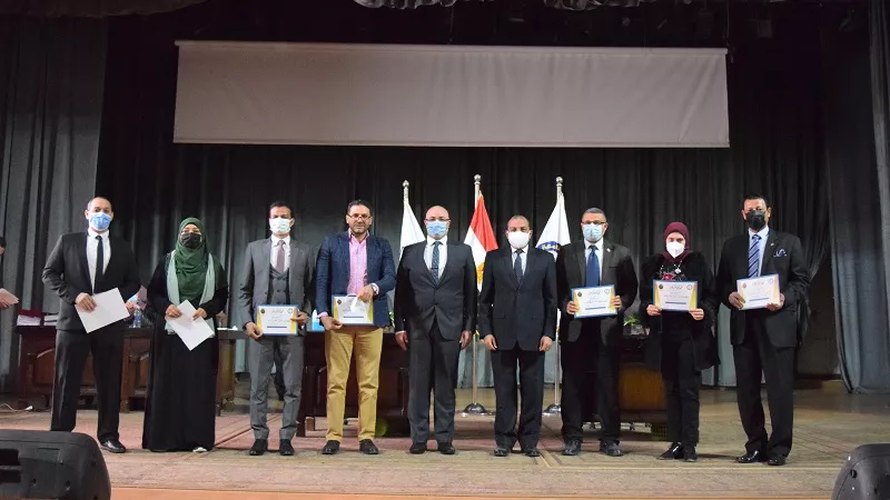 مجلس جامعة بني سويف يكرم أعضاء مكتب التصنيف الدولي