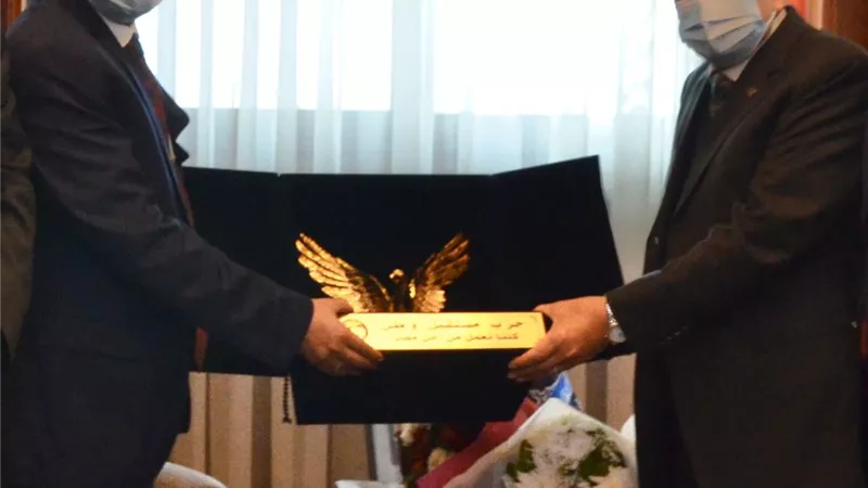 صور.. وفد برلماني يلتقي الفريق أسامة ربيع ويشيد بجهود الهيئة في أزمة السفينة الجانحة