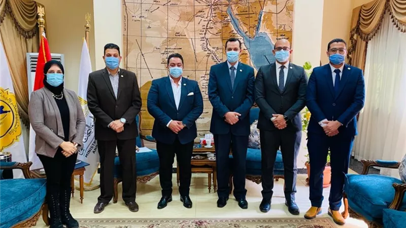 دورة لاعداد القيادات الطلابية بجامعة القناة بمشاركة١٠٠ طالب