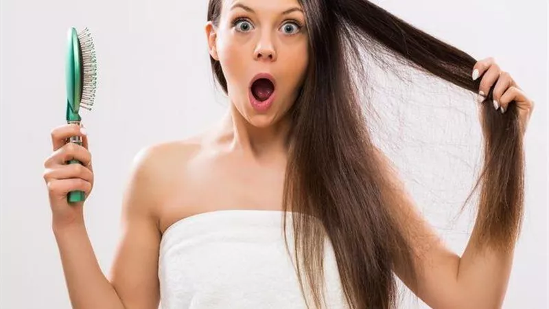 لحل المشكلة.. علماء يكتشفون سبب تساقط الشعر بعد التوتر