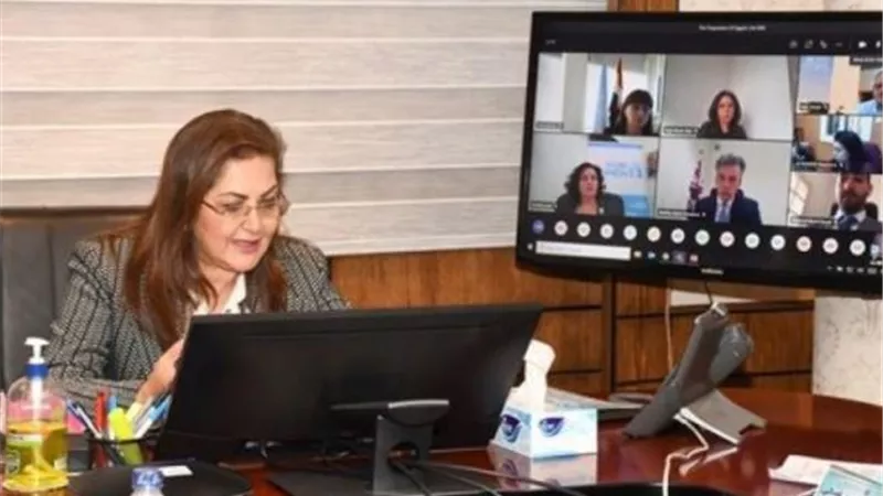 لاول مره وزيرة التخطيط تشارك في لقاء علي كلوب هاوس