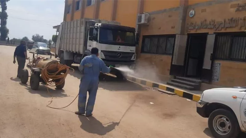 حملة مكبرة بمدينة كفر شكر لتطهير الشوارع والجهات الخدمية