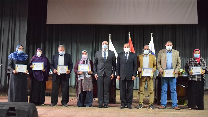 تكريم المحالين للمعاش بجامعة بنى سويف